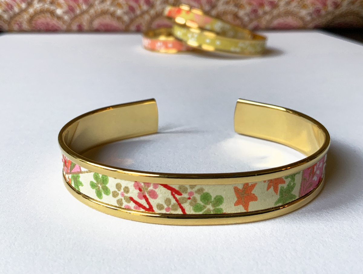 BRACELET MANCHETTE DORÉ À L'OR FIN ET PAPIER JAPONAIS PRINTEMPS EN FLEUR