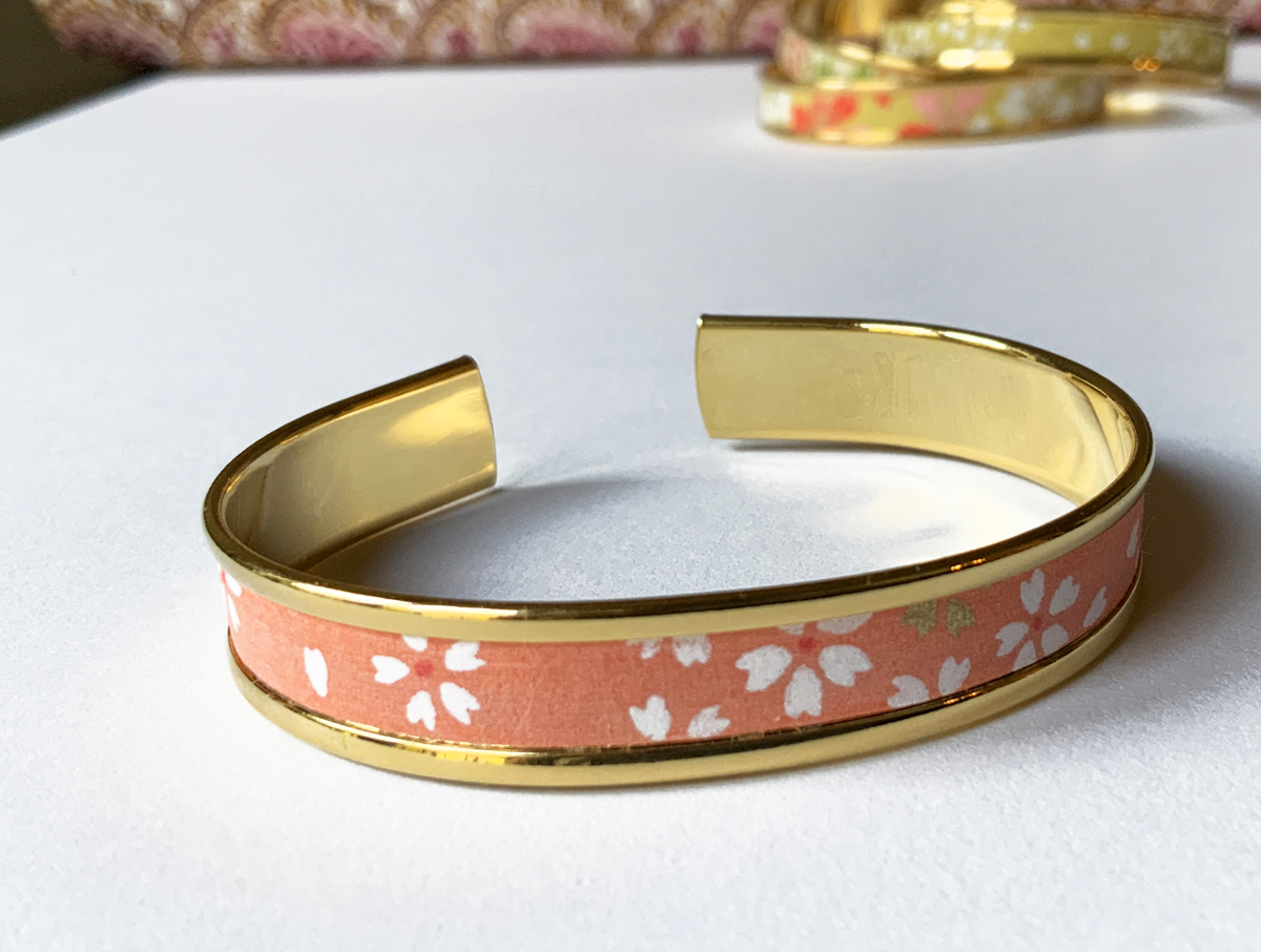 BRACELET MANCHETTE DOR  L'OR FIN ET PAPIER JAPONAIS CORAIL FLEURI